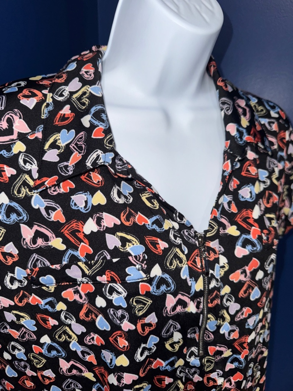 Cocomo-NWT Black Heart-Print Zip Front Blouse Size Large - Picture 6 of 17